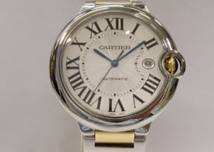 カルティエ バロンブルー42mm しょうめんから