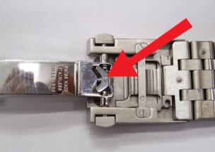 IWC パイロット・ウォッチ・クロノグラフ バックルカバーの裏側です