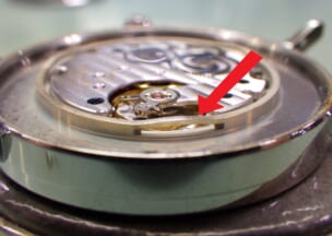 ノモス タンジェント38 中枠の矢印位置に凸があります