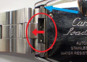 カルティエ ロードスター ブレスレットとケースの裏側です