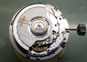 オメガ スピードマスターオートマチック 搭載しているムーブメントはCal.1141です。