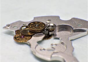 ブルガリ ブルガリ・ブルガリ 自動巻き機構のローターと受け板を取り外しました。