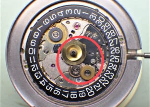 ジン 856.UTC 針とダイアルを外した状態です。Cal.2893はCal.2892に赤丸で囲ったパーツが追加されています。