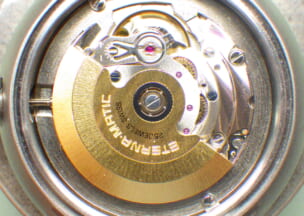 ポルシェデザイン BYエテルナ チタンダイバー 搭載しているムーブメントはETA Cal.2824-2です。