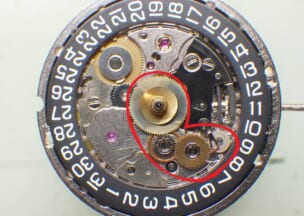 ジン 856.S.SG 文字盤側です。赤線で囲ったパーツが追加と変更されています。