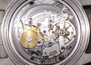 ロレックス オイスター パーペチュアルGMTマスターⅡ 摩耗粉はごく少量でしたが、内部に入り込んでしまっていたためオーバーホールが必要でした。