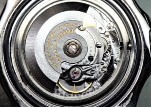 ブライトリング ニュースーパーオーシャン 搭載しているムーブメントはETA Cal.2824-2です。ローターには底面に少し丸みを帯びた銘が打刻されています。