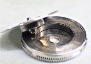 ブライトリング ニュースーパーオーシャン 香箱を開けてゼンマイ切れを確認しました。