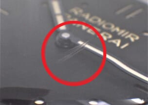 パネライ ラジオミール S.L.C 3デイズ 風防には深い傷がついていました。