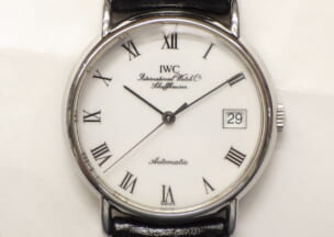 IWC ポートフィノオートマチック 今回ご紹介する修理事例は珍しいローマンダイヤルのポートフィノref.3513 4です。