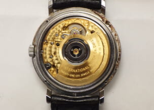 IWC ポートフィノオートマチック 裏蓋との接触面には錆が出ています。搭載されているムーブメントはETA Cal.2892系をベースとしたC.37521です。