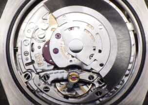 ロレックス デイデイトⅡ 搭載しているムーブメントはCal.3156です。