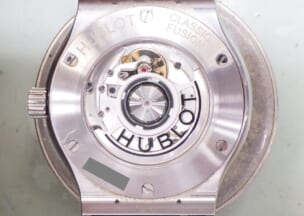 ウブロ クラシックフュージョン レーシンググレー 搭載しているムーブメントはSellita Cal.SW300-1をベースとしたCal.HUB11です。